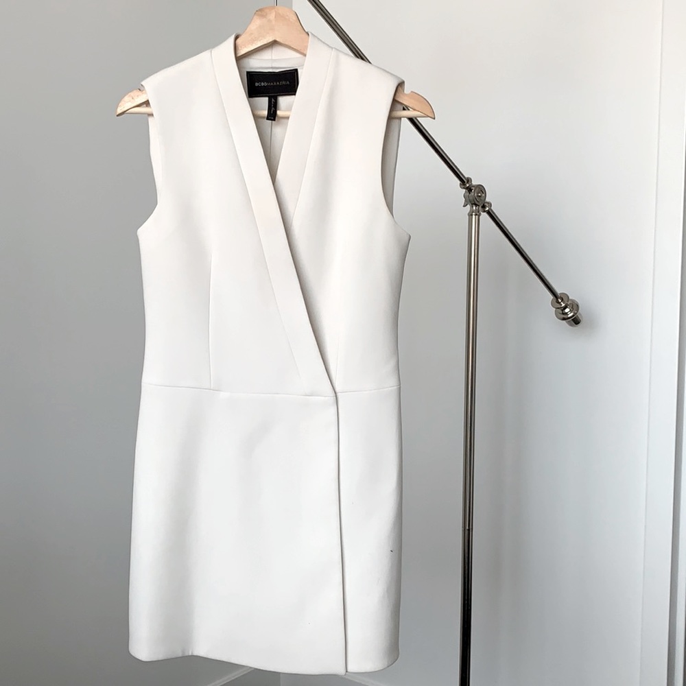 Elegant white BCBG short dress